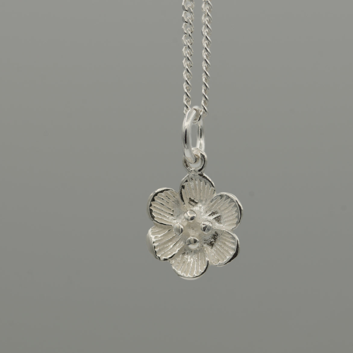 Blomma i silver