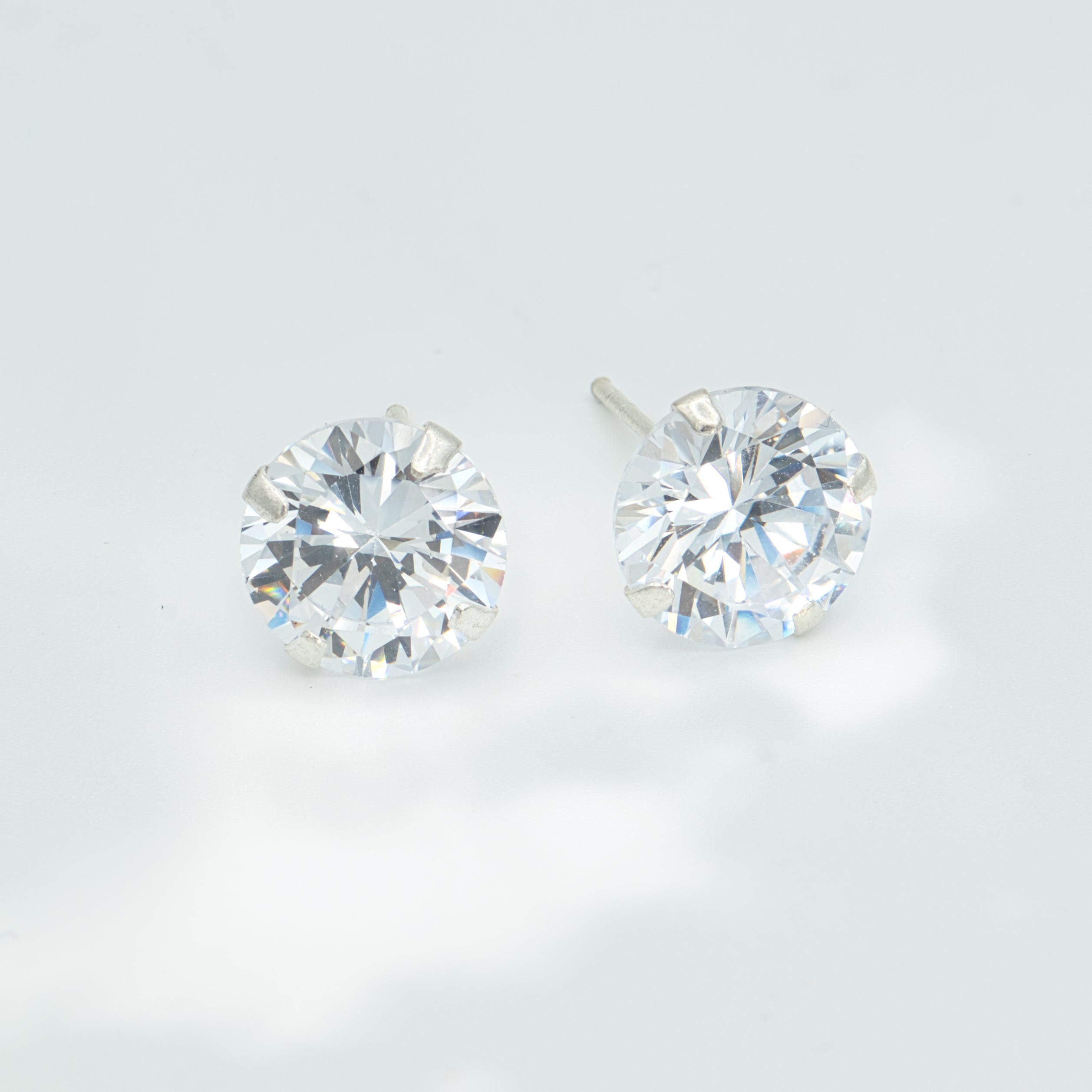 Örhänge i silver med Zircon